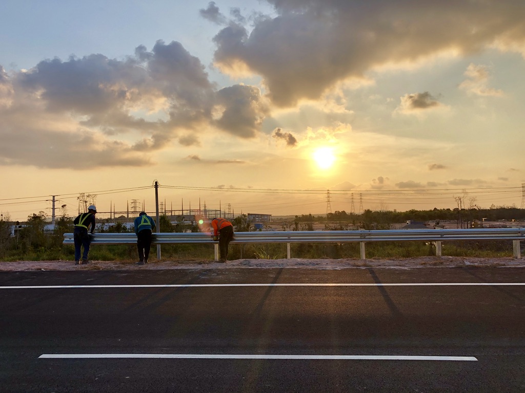 Guardrail fieldwork in low sunlight