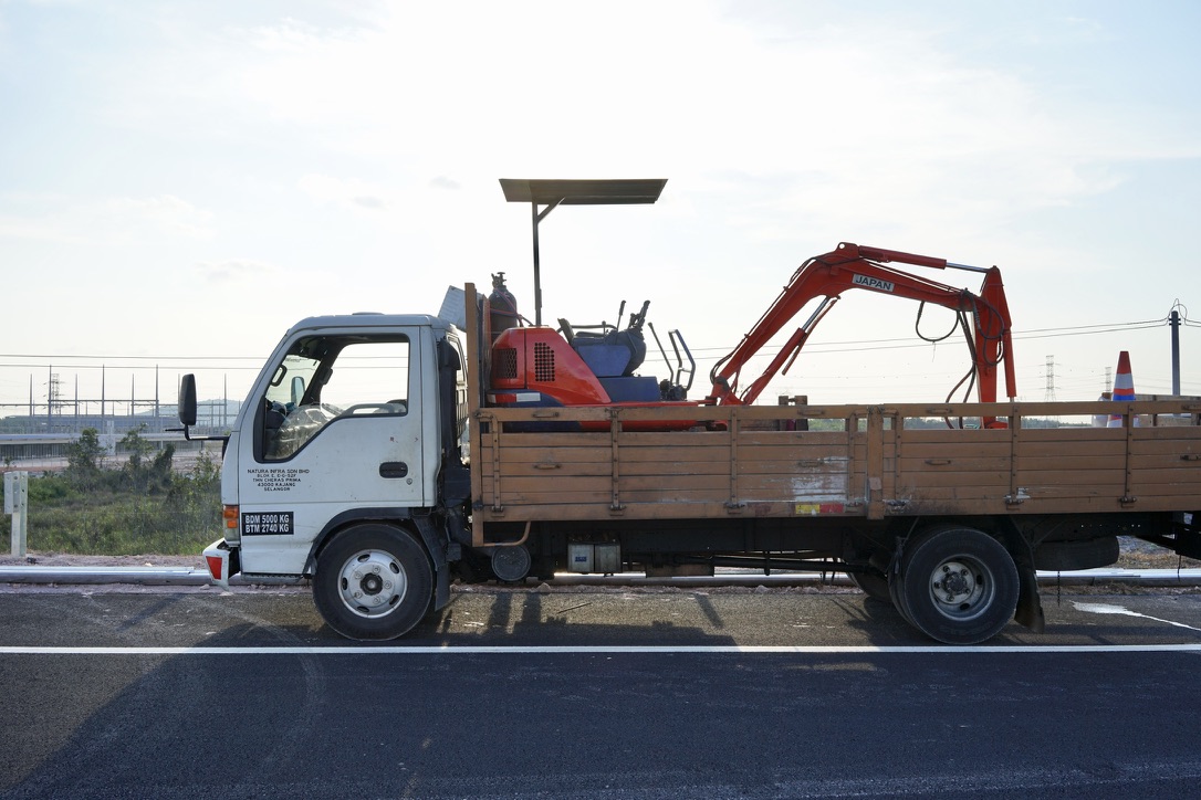 Site transport carrying equipment